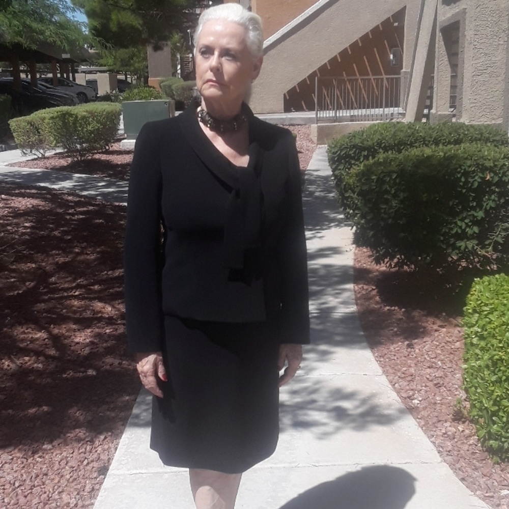 KASPER Like new suit. 24 HRS. SALE!!